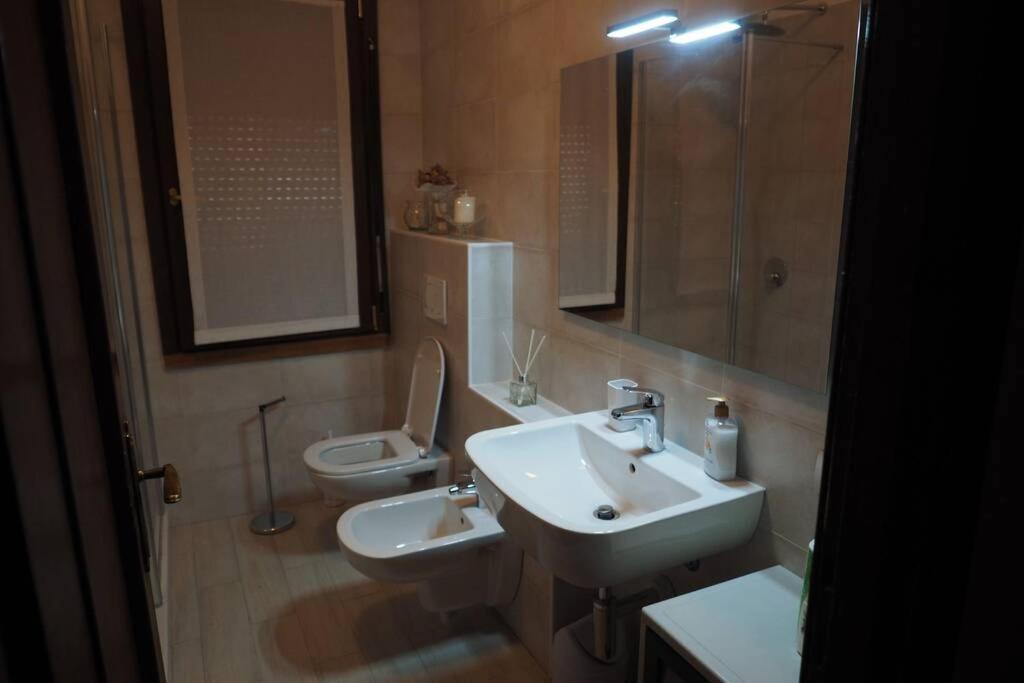 La Casa Degli Ospiti Appartement Morbegno Buitenkant foto